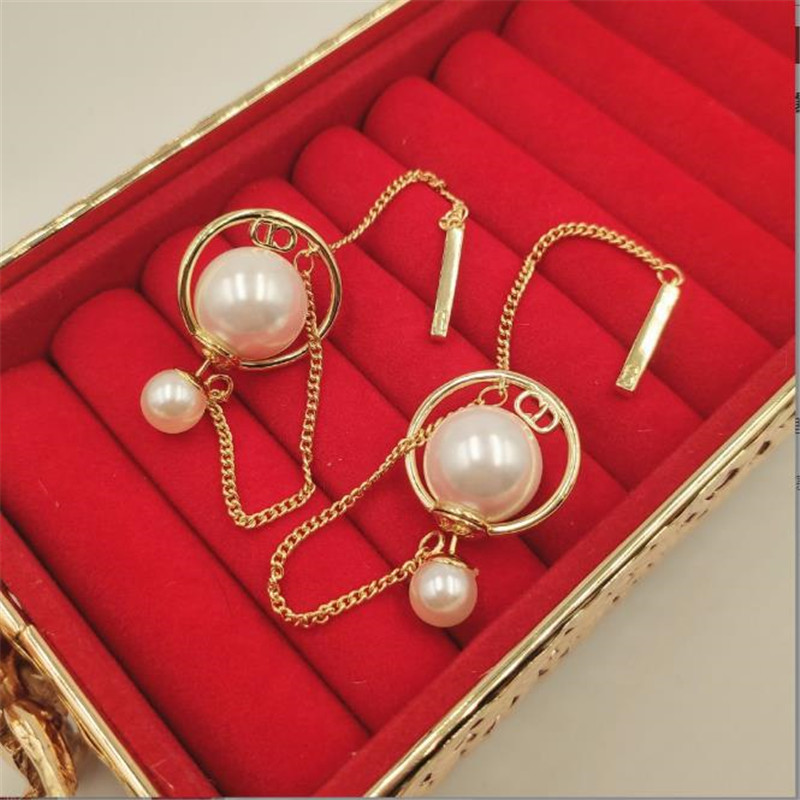 Front and back size pearls simple retro made old Earrings explosive Tassel Earrings female, Golden;silver
Front and back size pearls simple retro made old Earrings explosive Tassel Earrings female, Golden;silver