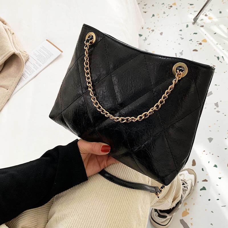 Women Bag Leather Chain Crossbody Messenger Bag Black Women Handbag And purse Soft Leather Crossbody Totes Bags Female Bolso, Black shoulder bag
Women Bag Leather Chain Crossbody Messenger Bag Black Women Handbag And purse Soft Leather Crossbody Totes Bags Female Bolso, Black shoulder bag
