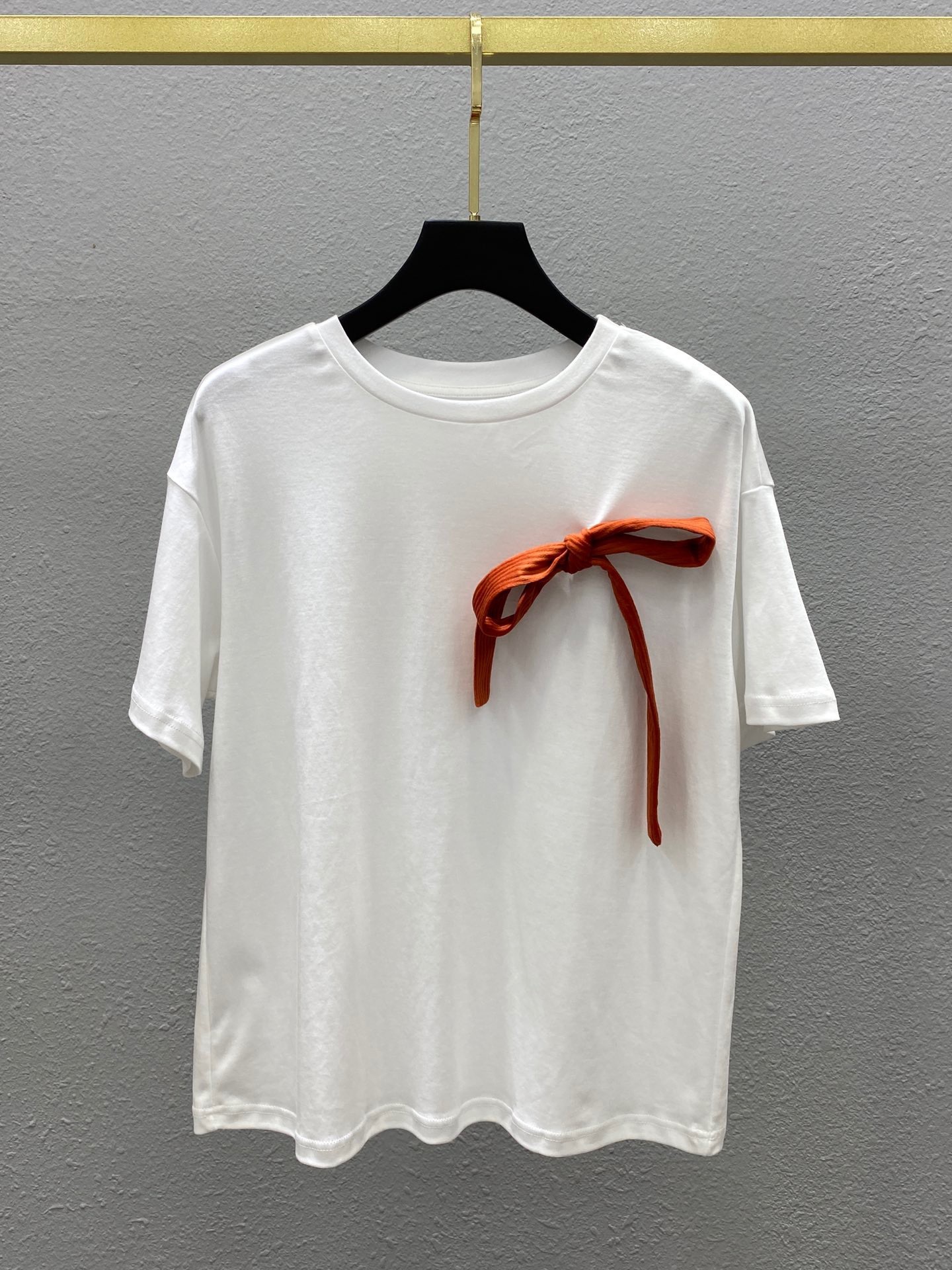 Fashion bow detachable design Short Sleeve women 2021 spring and summer new white temperament T-shirt women' top fashion
Fashion bow detachable design Short Sleeve women 2021 spring and summer new white temperament T-shirt women' top fashion