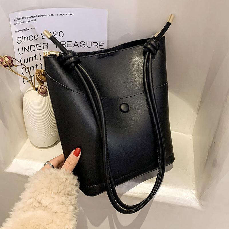 VeryMe Large Capacity Women Shoulder Bags Simple Designer Handbags Tote Female Casual Purses And Handbags sac bandoulière femme, Black
VeryMe Large Capacity Women Shoulder Bags Simple Designer Handbags Tote Female Casual Purses And Handbags sac bandoulière femme, Black