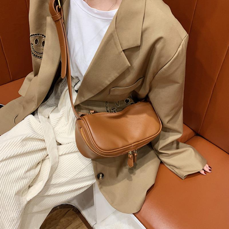 Pu Leather Brand Designer Shoulder Simple Pillow Bags For Women 2021 Casual Crossbody Bag Female Fashion Small Handbags, Black pillow bag
Pu Leather Brand Designer Shoulder Simple Pillow Bags For Women 2021 Casual Crossbody Bag Female Fashion Small Handbags, Black pillow bag