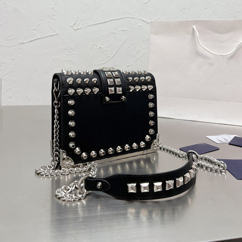 Women Rivet Leather Messenger Bag Ladies Chains Shoulder Flap Bags Clutch Trunk Silver Color Chain Wide Strap Pouch Female Vintage Two-tone Clutches, Box
Women Rivet Leather Messenger Bag Ladies Chains Shoulder Flap Bags Clutch Trunk Silver Color Chain Wide Strap Pouch Female Vintage Two-tone Clutches, Box
