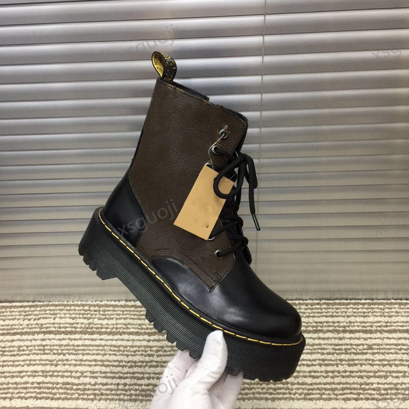 Fashion able hot-selling women's short boots, thick-soled Martin boots, stylish and comfortable leather front water level, Size 35-41
Fashion able hot-selling women's short boots, thick-soled Martin boots, stylish and comfortable leather front water level, Size 35-41
