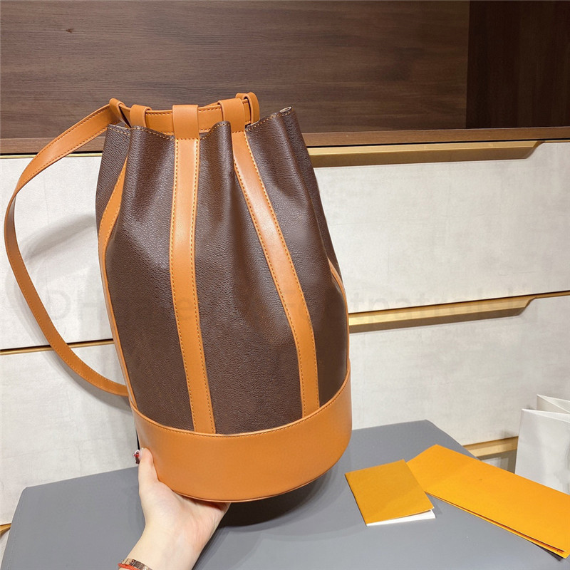 Classic luxurys designers bags Lady Fashion CrossBody bag High Quality Letter Handbags Totes bag 2021 Best women Shoulder Bags Bucket bags, No bags
Classic luxurys designers bags Lady Fashion CrossBody bag High Quality Letter Handbags Totes bag 2021 Best women Shoulder Bags Bucket bags, No bags