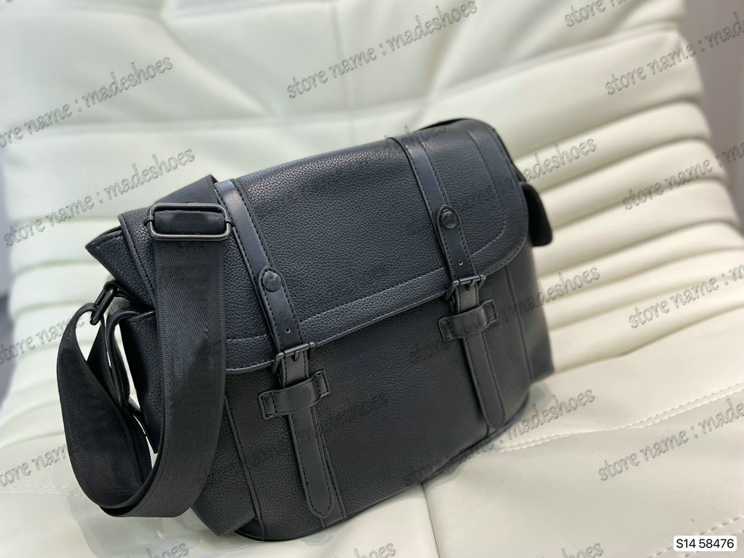 Christopher Messenger Bag M58476 Mens Elegant black Taurillon leather Cross Body Designer Luxurys Shoulder Bag For Men
Christopher Messenger Bag M58476 Mens Elegant black Taurillon leather Cross Body Designer Luxurys Shoulder Bag For Men