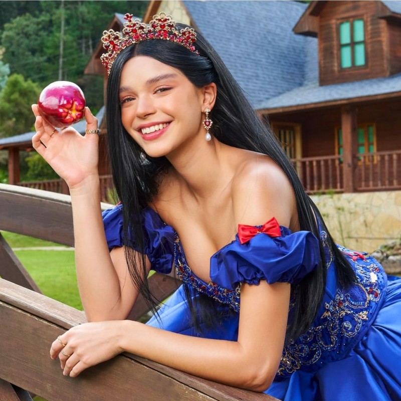 Fashion A Line Wedding Dresses Off-shouder Strapless Custom made Appliqued Lace Beaded Princess Bridal Gowns Glitter Sweep Train Robes De Mariée