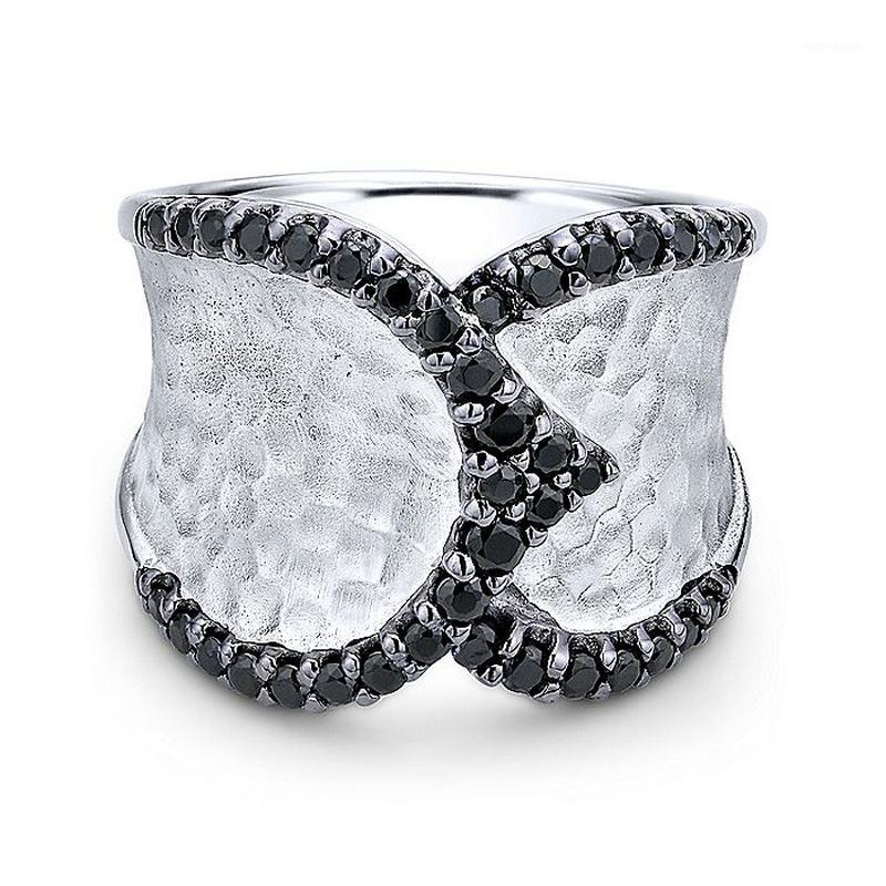 Unique Style black and white Color Retro overlapping Finger Rings For Women Gift Luxury Wedding Band Rhinestone Rings1
Unique Style black and white Color Retro overlapping Finger Rings For Women Gift Luxury Wedding Band Rhinestone Rings1