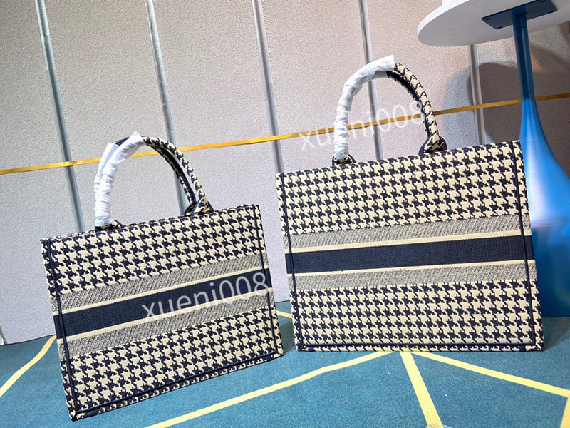 2020 New fashion designer woman handbag chain cross body bag shoulder black leather small bag high quality handbags free shipping bk122801, 01
2020 New fashion designer woman handbag chain cross body bag shoulder black leather small bag high quality handbags free shipping bk122801, 01
