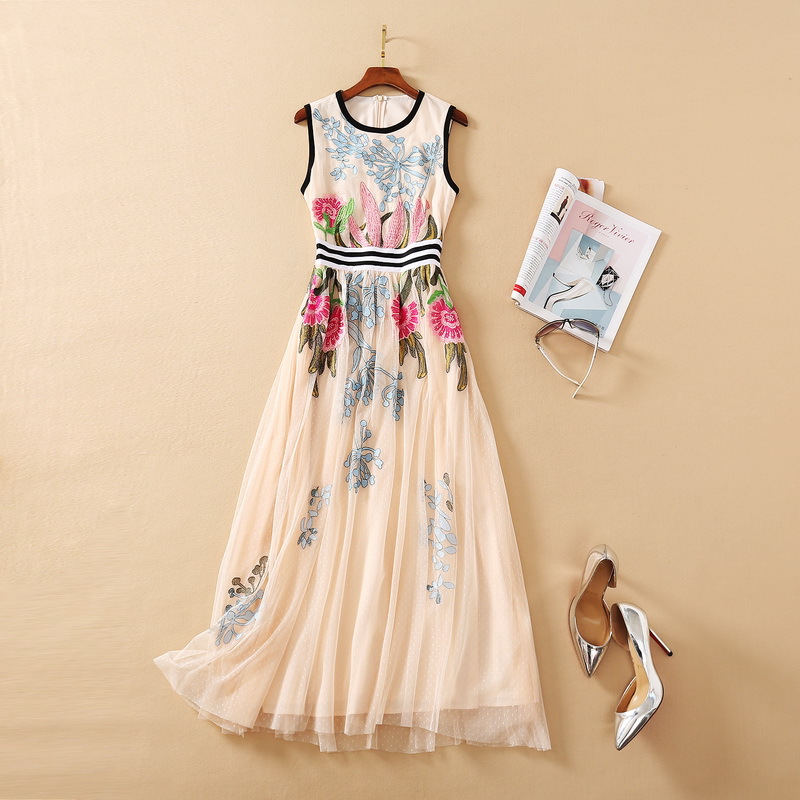 European and American women's clothing New spring 2021 Sleeveless flower embroidery Fashionable gauze dress, Black;gray
European and American women's clothing New spring 2021 Sleeveless flower embroidery Fashionable gauze dress, Black;gray