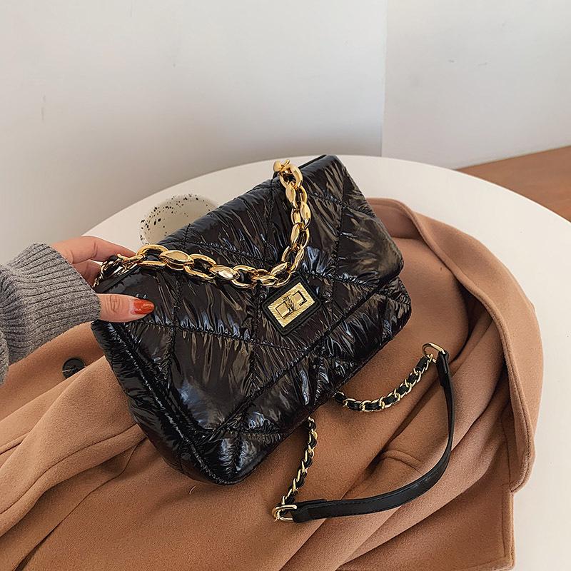 2020 Fashion Retro Debutante Style Women's Bag Trend Chain Portable Shoulder Popular Shoulder Soft Bag 31155, Small silver
2020 Fashion Retro Debutante Style Women's Bag Trend Chain Portable Shoulder Popular Shoulder Soft Bag 31155, Small silver