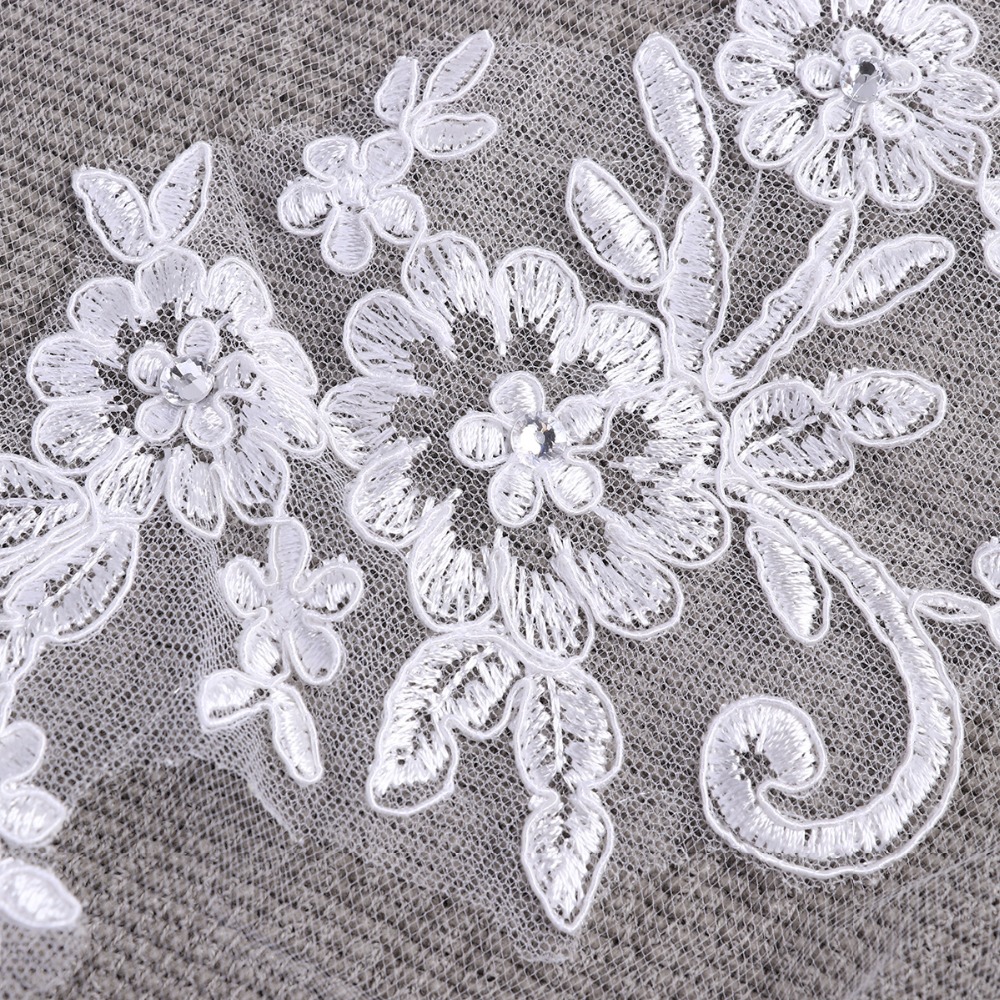 Single Layer White Wedding Bridal Veil Crystal Beaded Short Bridal Veils with Lace Appliques Head For Decor