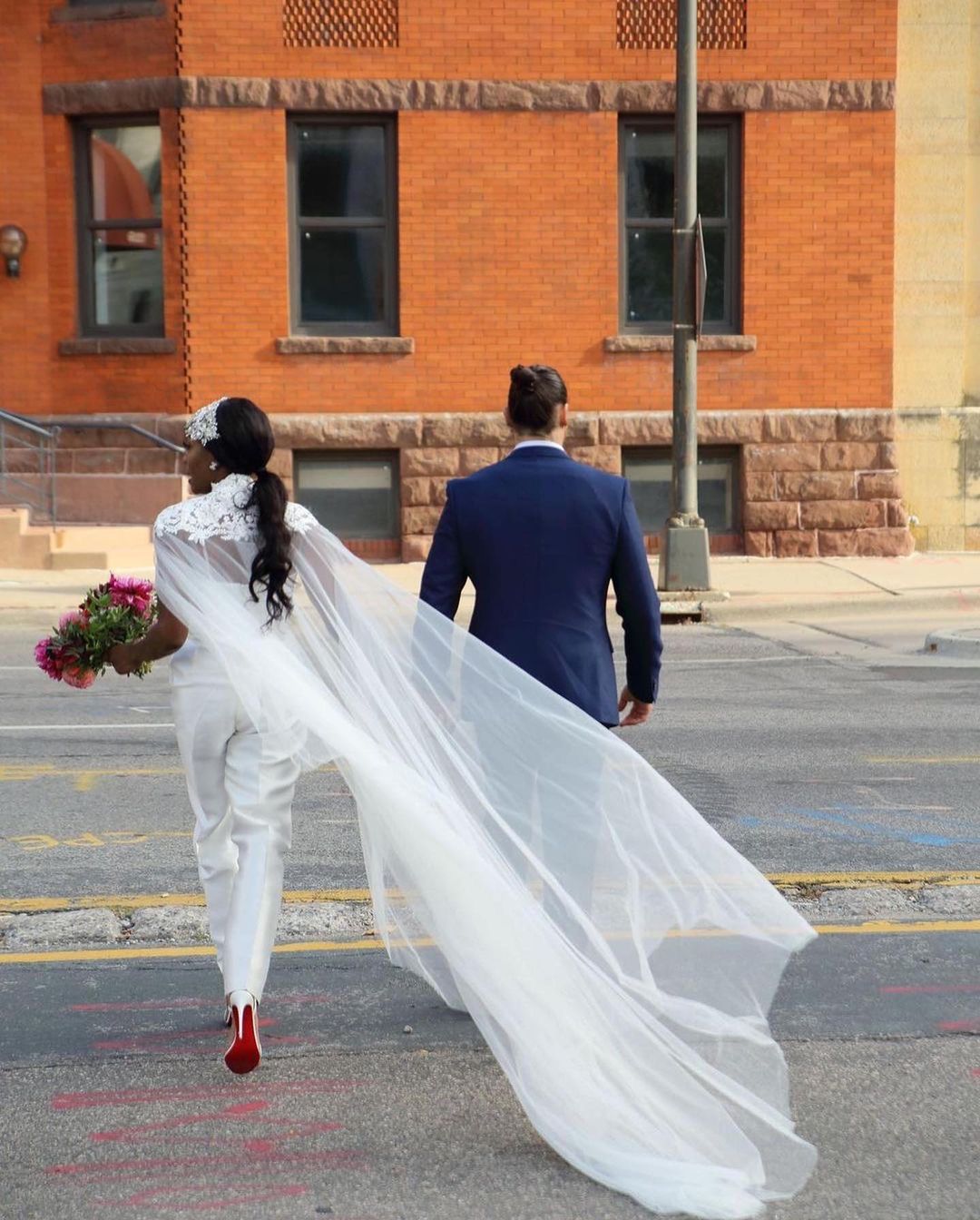 Sexy Mermaid Wedding Dresses with Wraps Satin Silk Jumpsuits Bridal Gowns Elegant Zipper Back Wedding Dress robes de mariée