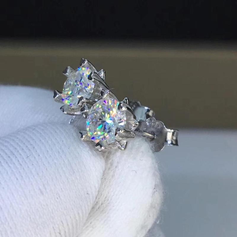 Snowflake earrings 2020 Moissanite Cut Total 1.00ct Diamond Test Passed Moissanite Silver Earring Jewelry Girlfriend Gift
Snowflake earrings 2020 Moissanite Cut Total 1.00ct Diamond Test Passed Moissanite Silver Earring Jewelry Girlfriend Gift