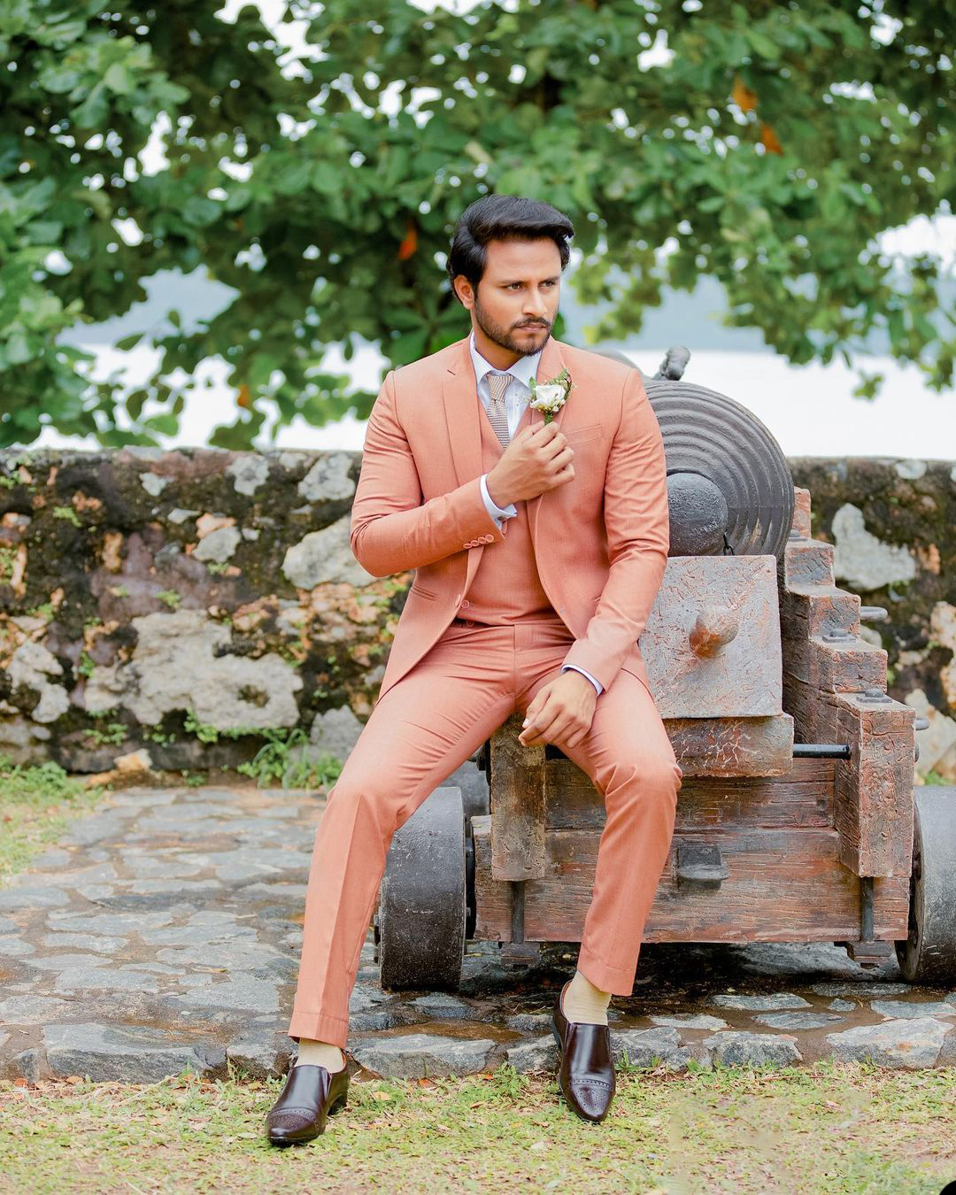 Handsome Wedding Suits Three-Pieces Jacket Vest And Pants Tuxedo Shawl Lapel Slim Formal Party Dance Suit Custom