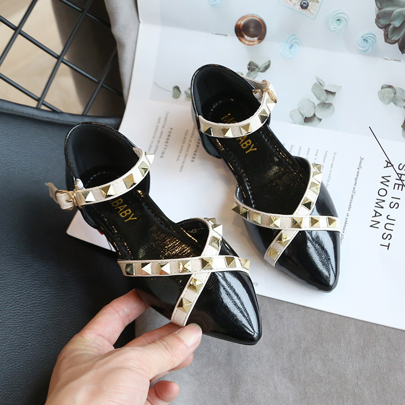 rivets 2020 spring sandals summer new children Korean girls flat fashion princess shoes wild Baotou, Black
rivets 2020 spring sandals summer new children Korean girls flat fashion princess shoes wild Baotou, Black