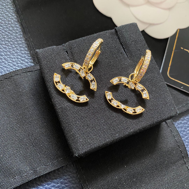 Stud Promotion price women's designer Earrings letter brand Diamond Earring 925 silver needle luxury jewelry
Stud Promotion price women's designer Earrings letter brand Diamond Earring 925 silver needle luxury jewelry