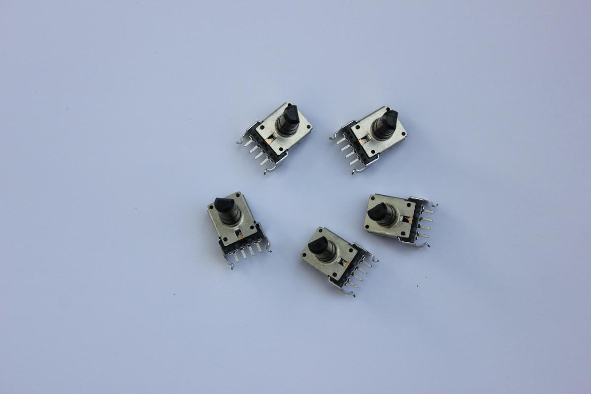 FOR 1PCS Yamaha PSR-3000 1500 PSR-2000 1000 Original Imported Pitch Bend Wheel Slip Potentiometer
FOR 1PCS Yamaha PSR-3000 1500 PSR-2000 1000 Original Imported Pitch Bend Wheel Slip Potentiometer
