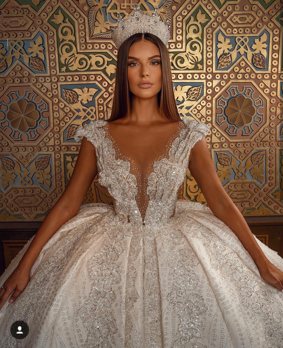 2020 Saudi Arabic Ball Gown Luxurious Wedding Dresses Bridal Gowns Plus Size Deep V Neck Dubai Lace Sequined vestido de novia