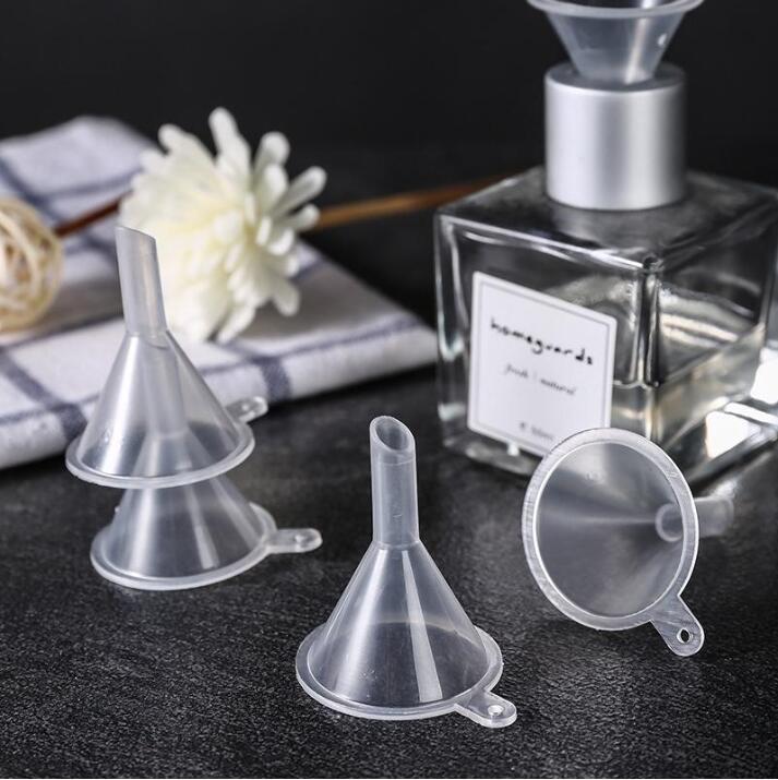 Mini Transparent Plastic Small Funnels Perfume Essential Oil Subpackage Empty Bottle Liquid Filling Funnels Kitchen Bar Dining Tool LSK1615
Mini Transparent Plastic Small Funnels Perfume Essential Oil Subpackage Empty Bottle Liquid Filling Funnels Kitchen Bar Dining Tool LSK1615