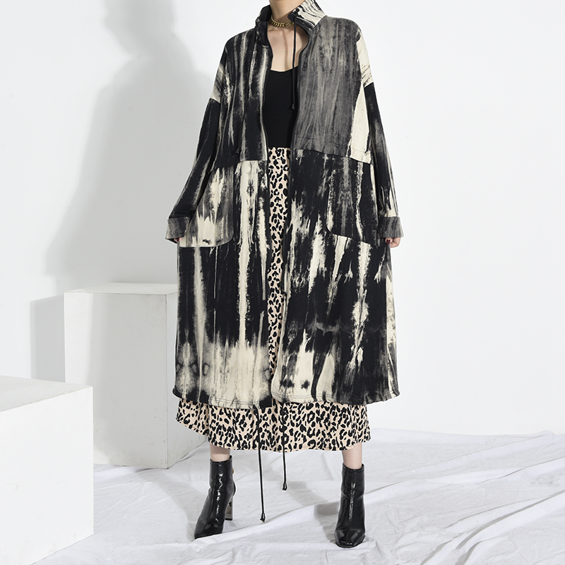 [EAM] Women Black Printed Big Size Long Trench New Stand Collar Long Sleeve Loose Windbreaker Fashion Spring Autumn LJ201128