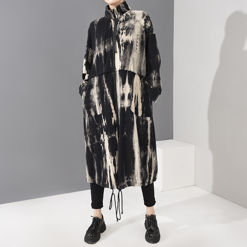 [EAM] Women Black Pattern Printed Big Size Trench New Stand Collar Long Sleeve Loose Fit Windbreaker Fashion Spring LJ201128