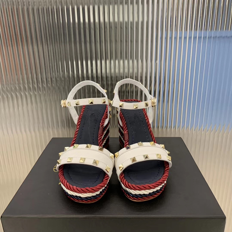 2020 Luxury Rockstud High Heel Shoes Platform Sandal Riveting Buckle Leather Shoes Ladies Fashion Wedge Sandals Top Quality 9.5 cm with Box, Black
2020 Luxury Rockstud High Heel Shoes Platform Sandal Riveting Buckle Leather Shoes Ladies Fashion Wedge Sandals Top Quality 9.5 cm with Box, Black