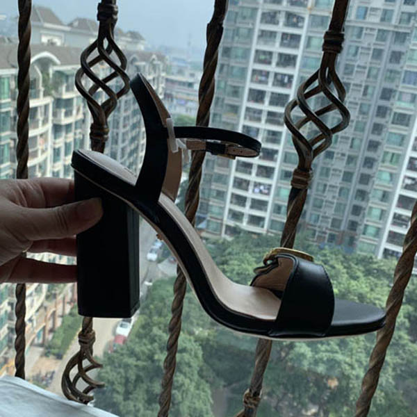 2021 Classic High heeled sandals Coarse heel leather Designer Suede woman shoes Metal buckle for parties Occupation Sexy size35-41, Silver
2021 Classic High heeled sandals Coarse heel leather Designer Suede woman shoes Metal buckle for parties Occupation Sexy size35-41, Silver