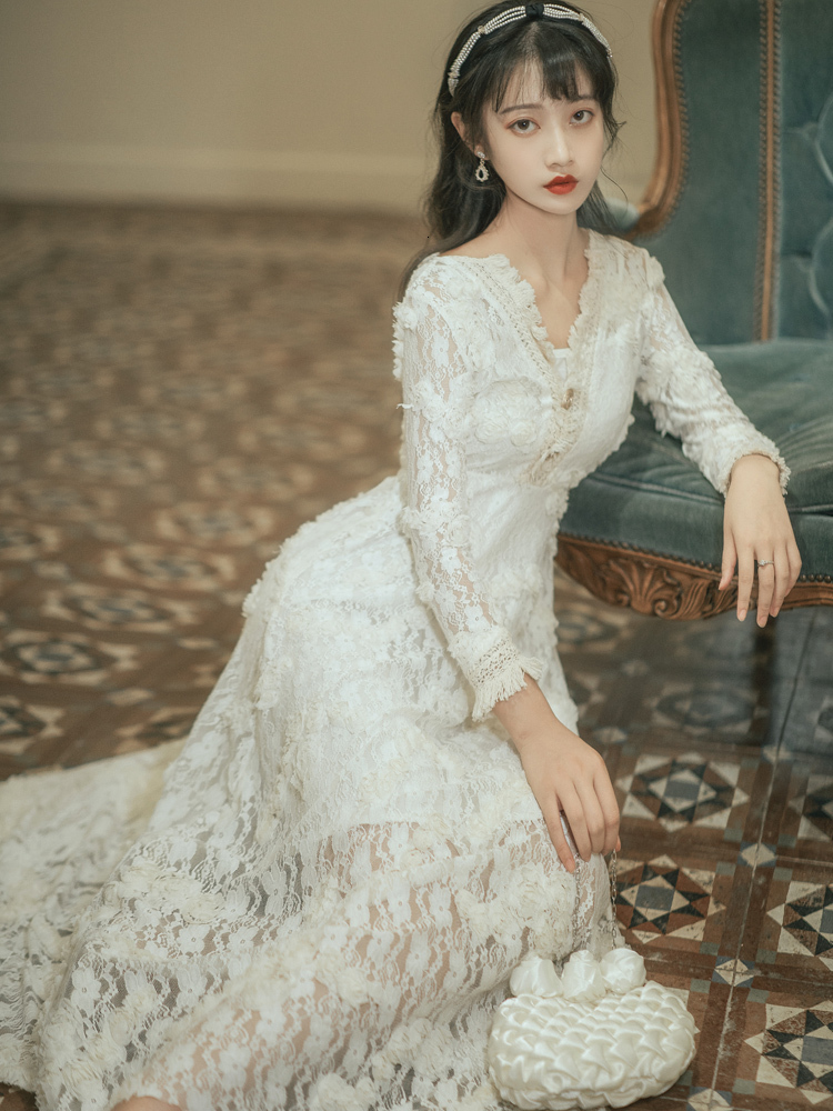 Elegant White Lace Dressed As Woman a Sleeveless Sleeve with V-cleavage of Vintage Evening Gowns Birthday Party Ylh4
Elegant White Lace Dressed As Woman a Sleeveless Sleeve with V-cleavage of Vintage Evening Gowns Birthday Party Ylh4
