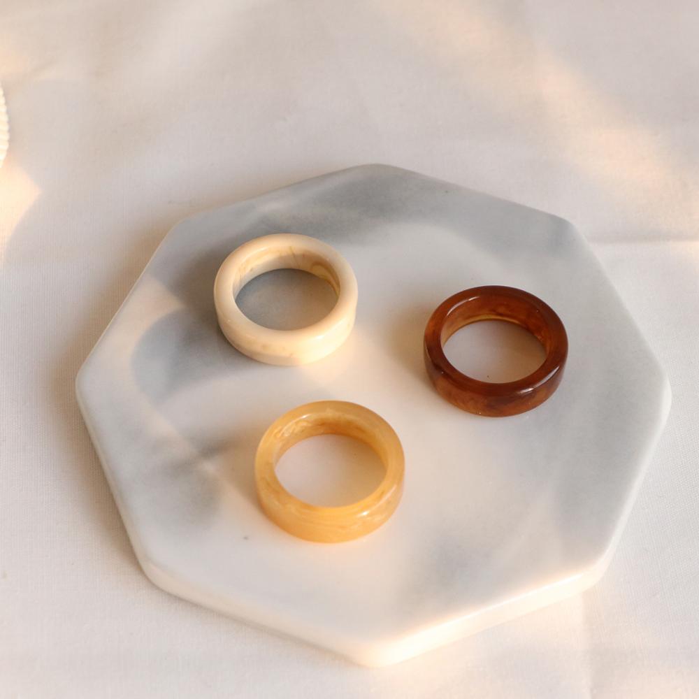 New Vintage Fashion Acrylic Acetic Acid Round Resin Hand Finger Rings for Men Women Jewelry Gift, Silver
New Vintage Fashion Acrylic Acetic Acid Round Resin Hand Finger Rings for Men Women Jewelry Gift, Silver