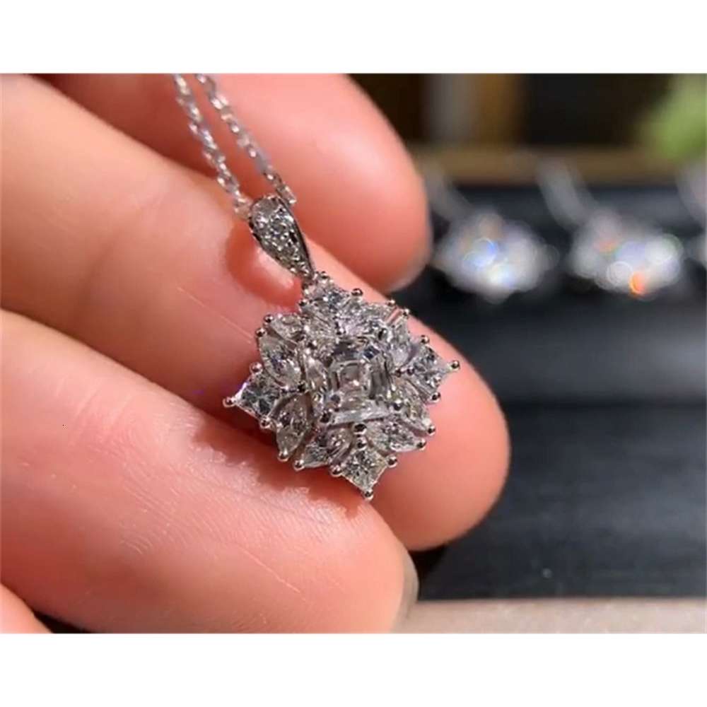 Luxurys Designers Fashion Dz096 special shaped simulation diamond women's innovative pendant White Copper Pendant
Luxurys Designers Fashion Dz096 special shaped simulation diamond women's innovative pendant White Copper Pendant