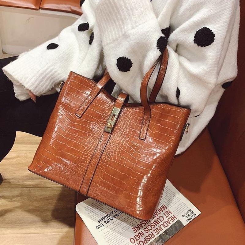 Big bag 2021 new fashion women's bag wide shoulder belt stone pattern Handbag women's One Shoulder Messenger luxury bags, Black
Big bag 2021 new fashion women's bag wide shoulder belt stone pattern Handbag women's One Shoulder Messenger luxury bags, Black