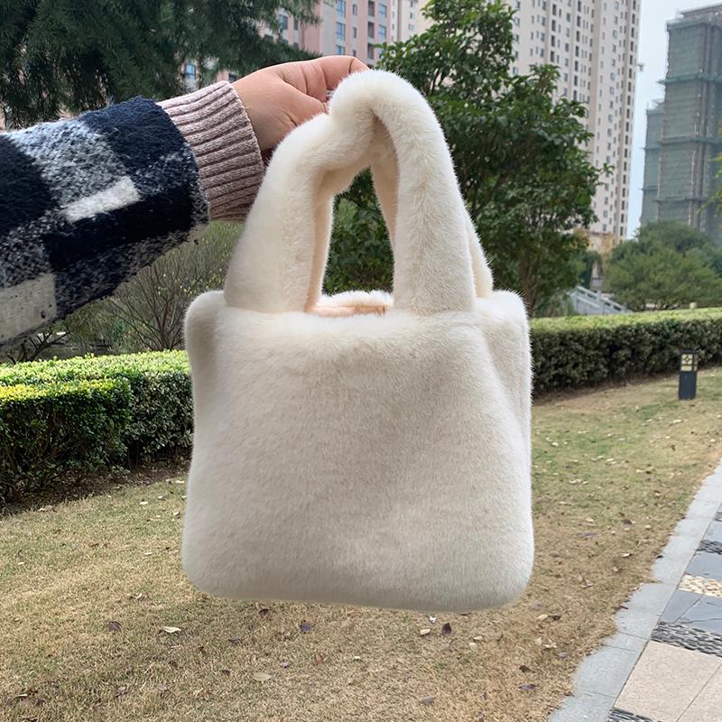 Luxury Faux Fur Plush Ladies Handbag Simple Design Solid Color Women Casual Tote Elegant Fashion Furry Women Bucket Shoulder Bag, Beige
Luxury Faux Fur Plush Ladies Handbag Simple Design Solid Color Women Casual Tote Elegant Fashion Furry Women Bucket Shoulder Bag, Beige