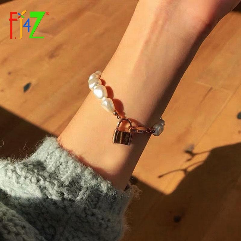 F.J4Z 2021 Hot Hit-hop Gold Metal Hand Chains Coin Charms Irregular Pearl Bangle Bracelet for Women Girl's Gifts
F.J4Z 2021 Hot Hit-hop Gold Metal Hand Chains Coin Charms Irregular Pearl Bangle Bracelet for Women Girl's Gifts