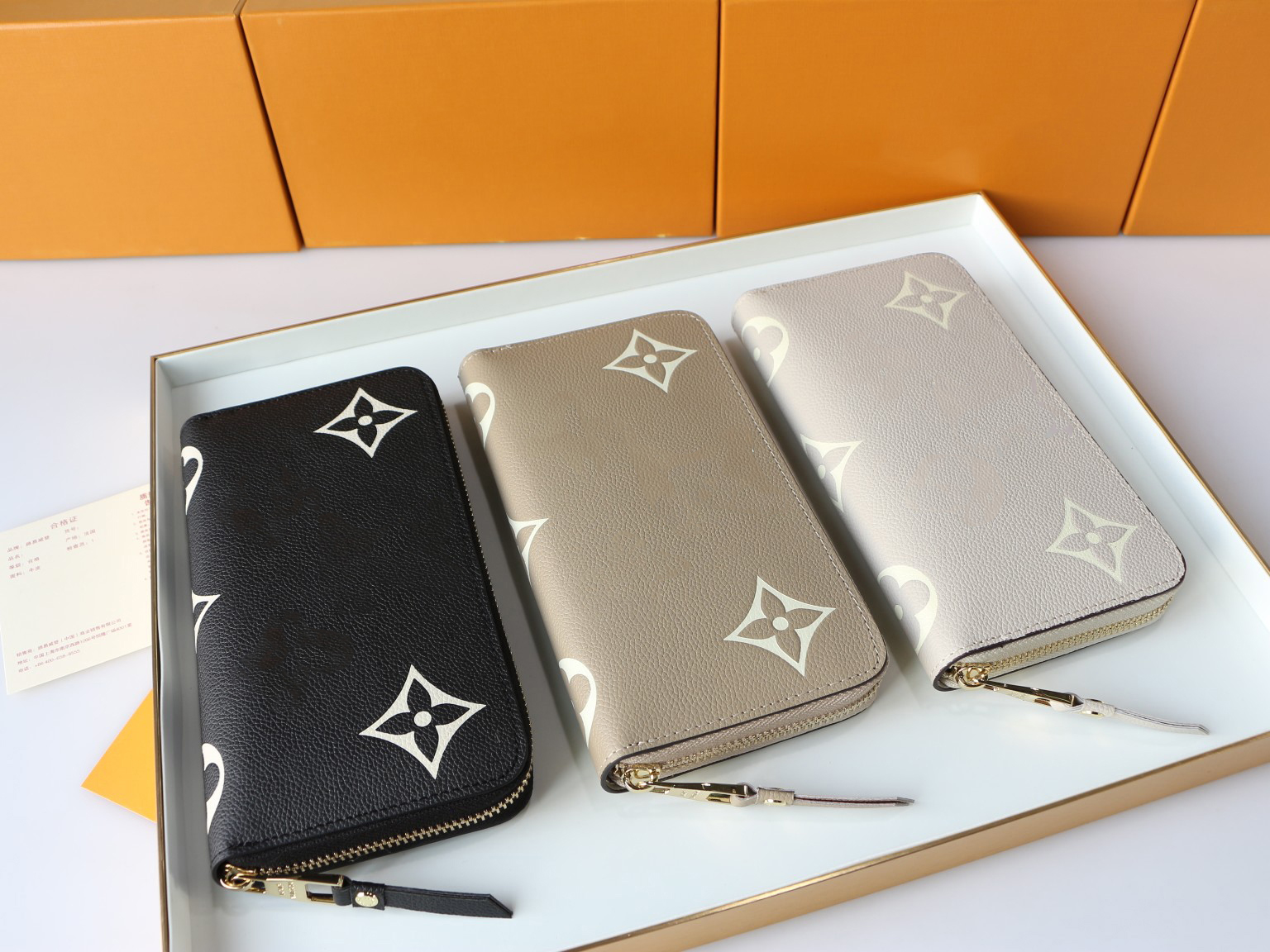 Fashion top quality men and women Wallet Card Leather Designer famous brand long European and American style matching box SIZE 19-10-2.5CM M80481
Fashion top quality men and women Wallet Card Leather Designer famous brand long European and American style matching box SIZE 19-10-2.5CM M80481