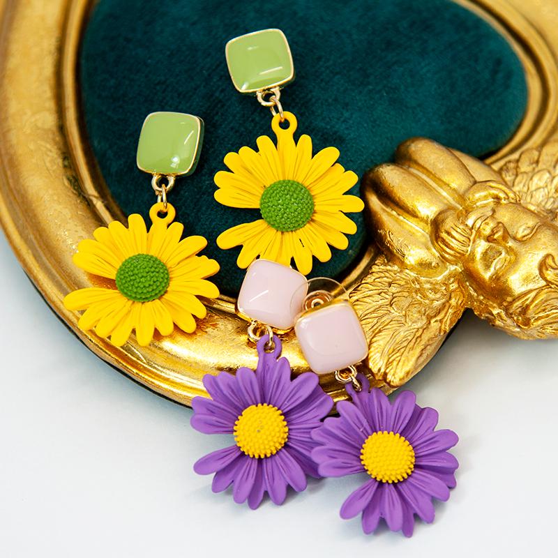 2021 New Daisy Drop Earrings Fashion Summer Yellow Purple Sunflower Dangle Earring For Women Vacation Dress Party Gifts
2021 New Daisy Drop Earrings Fashion Summer Yellow Purple Sunflower Dangle Earring For Women Vacation Dress Party Gifts