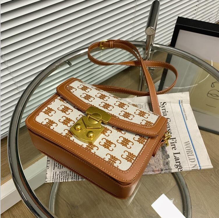 Factory wholesale women handbag winter plaid wool bag sweet lady contrast leather chain bags personality golden lock fashion handbags
Factory wholesale women handbag winter plaid wool bag sweet lady contrast leather chain bags personality golden lock fashion handbags