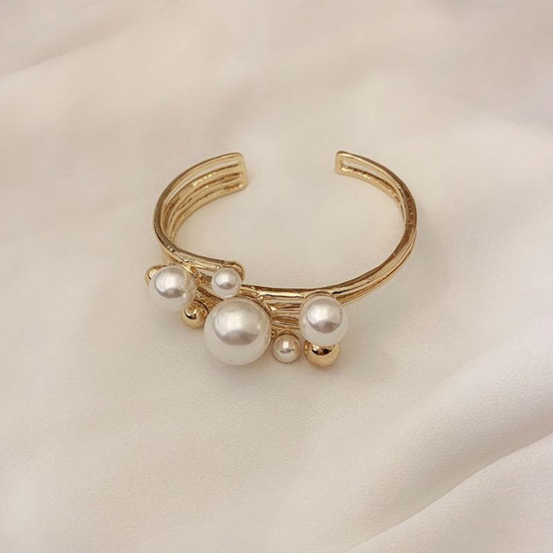 Origin Summer Temperament Gold Color Metal Big Pearl Open Bracelet for Women Korean Fashion Asymmetric Bracelet Jewelry Gifts
Origin Summer Temperament Gold Color Metal Big Pearl Open Bracelet for Women Korean Fashion Asymmetric Bracelet Jewelry Gifts