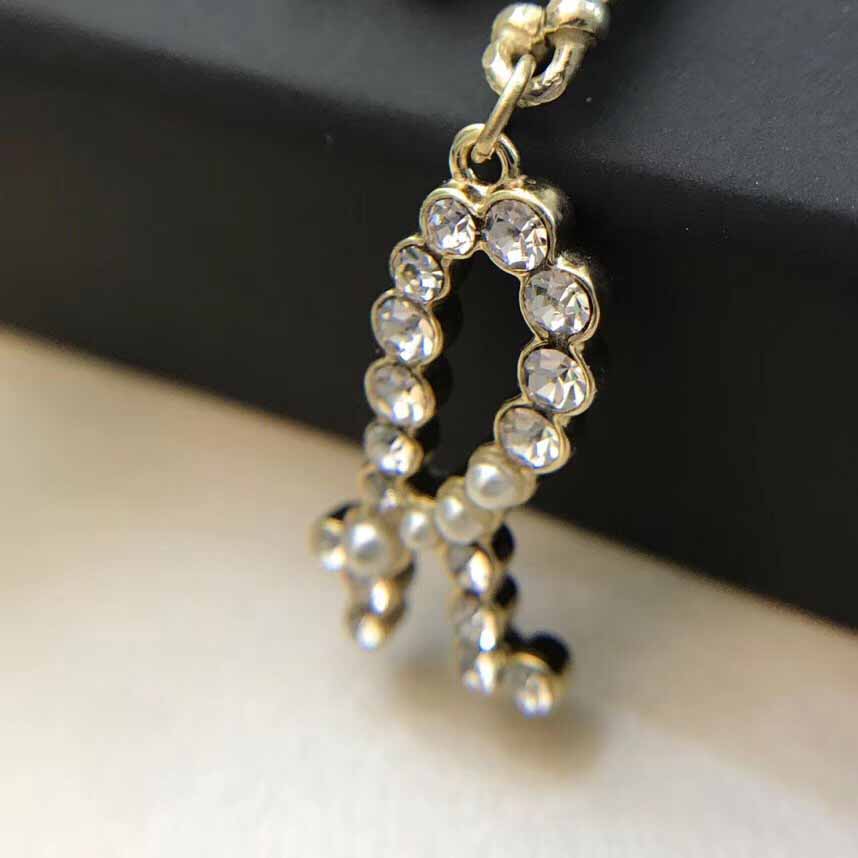2021 Hot sale Top quality drop clip earring with letter and diamond pearl for women wedding jewelry free shipping PS4200
2021 Hot sale Top quality drop clip earring with letter and diamond pearl for women wedding jewelry free shipping PS4200