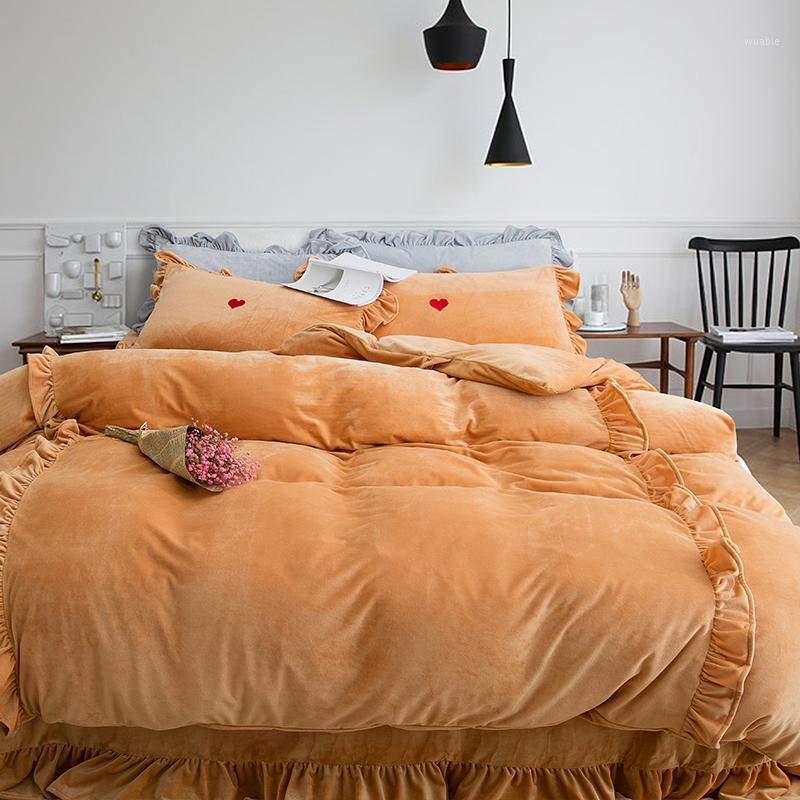Solid Color Ruffle Embroidery Crystal Velvet Duvet Cover Bed Sheet Pillowcase Home Bedding Set Queen King White Red Blue #2651
Solid Color Ruffle Embroidery Crystal Velvet Duvet Cover Bed Sheet Pillowcase Home Bedding Set Queen King White Red Blue #2651
