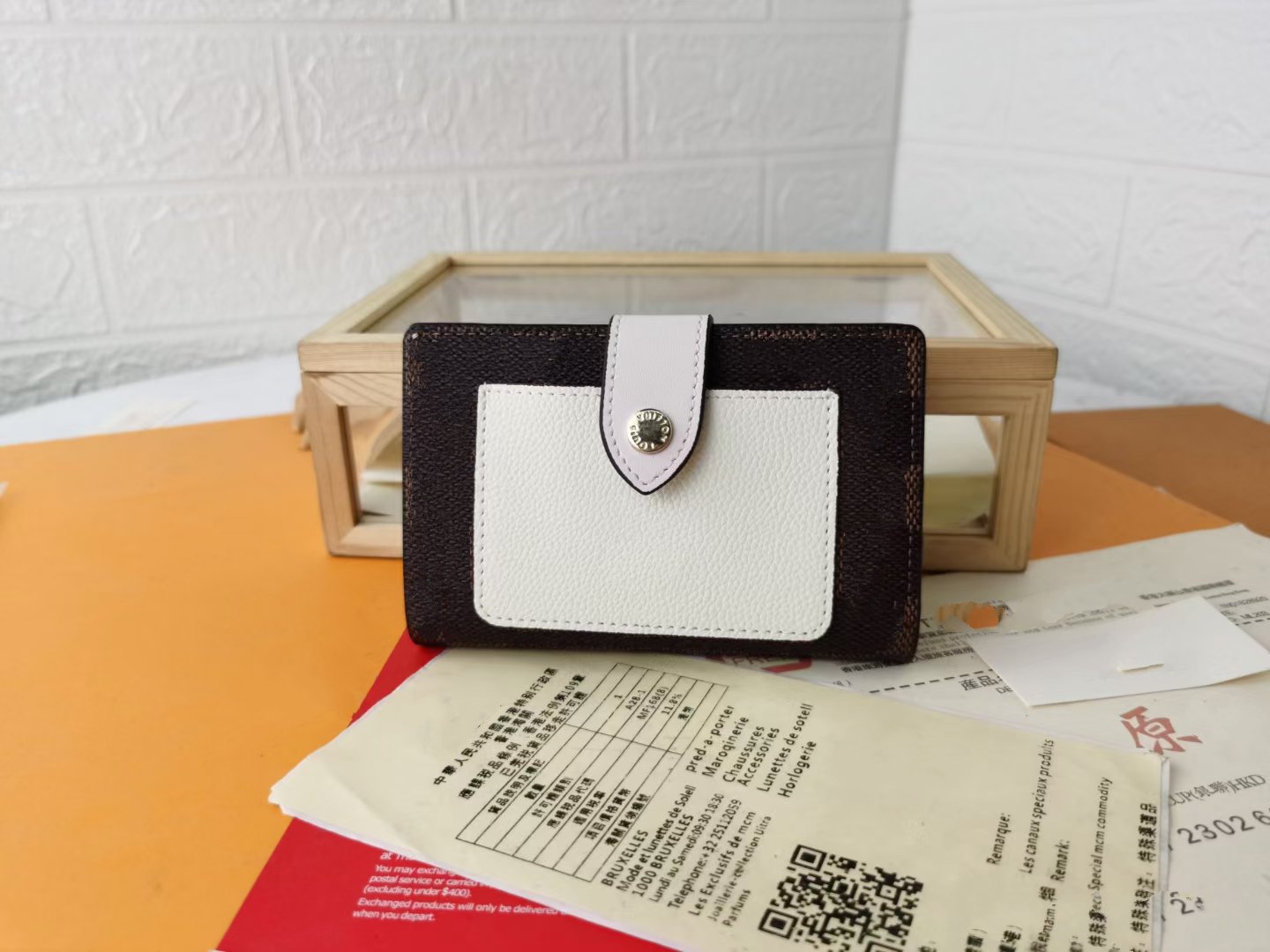Women Purse Canvas with Cowhide Front Pocket and Lining Its Compact Configuration Can Easily Accommodate Cards and Notes Another Zip Coins, Brown;gray
Women Purse Canvas with Cowhide Front Pocket and Lining Its Compact Configuration Can Easily Accommodate Cards and Notes Another Zip Coins, Brown;gray