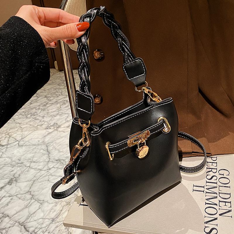 Vintage bucket Women's Designer Handbag 2021 Fashion New Handbags High quality Tote bags PU leather Shoulder Messenger bags, Black
Vintage bucket Women's Designer Handbag 2021 Fashion New Handbags High quality Tote bags PU leather Shoulder Messenger bags, Black