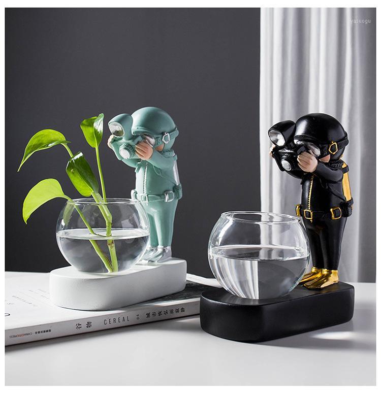 Nordic fashion personality astronaut astronaut water planting vase coffee shop table soft decoration decoration1
Nordic fashion personality astronaut astronaut water planting vase coffee shop table soft decoration decoration1