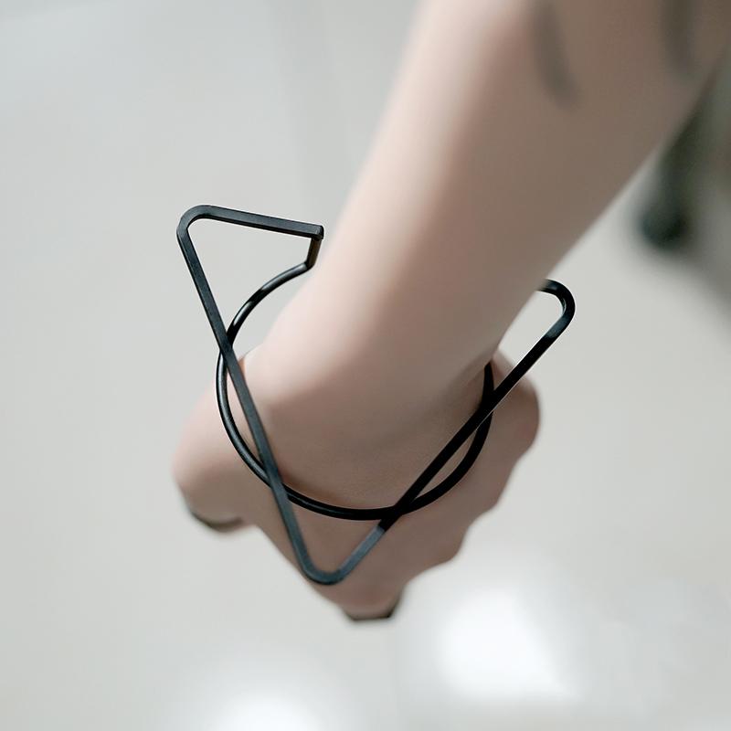 Original Design So Cool Unisex Black Plated Triangle Round Geometric Bracelet For Women Punk Bracelet Men 2020
Original Design So Cool Unisex Black Plated Triangle Round Geometric Bracelet For Women Punk Bracelet Men 2020