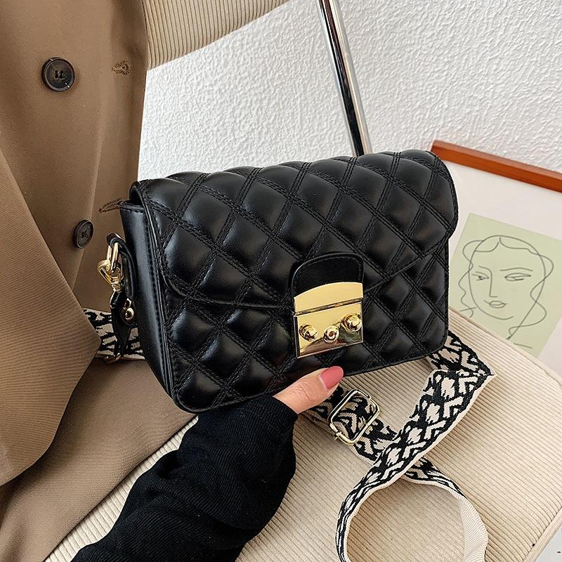 2021 New women's bag diamond pattern one-shoulder oblique women's bag European and American fashion, Black
2021 New women's bag diamond pattern one-shoulder oblique women's bag European and American fashion, Black