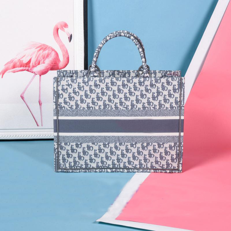 Top Quality Woman Designer Bags Fashion Large Capacity Handbags Lady Embroidery Shoulder Bag crossbody bag Shopping Handbag Wallet With Box
Top Quality Woman Designer Bags Fashion Large Capacity Handbags Lady Embroidery Shoulder Bag crossbody bag Shopping Handbag Wallet With Box