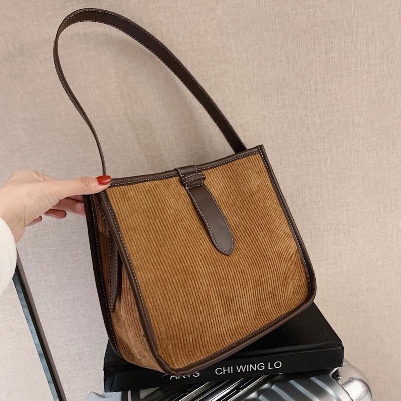 New Autumn And Winter Handbags For Women 2021All-match Casual brand Messenger bag High Capacity High Quality Underarm bag, Black
New Autumn And Winter Handbags For Women 2021All-match Casual brand Messenger bag High Capacity High Quality Underarm bag, Black