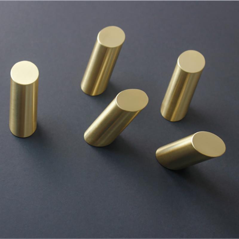 Nordic Art Brass Single Hook Wall Modern Minimalist Home Clothing Store Porch Bedroom Coat Bag Bag Key Metal Hookhome Decoration
Nordic Art Brass Single Hook Wall Modern Minimalist Home Clothing Store Porch Bedroom Coat Bag Bag Key Metal Hookhome Decoration