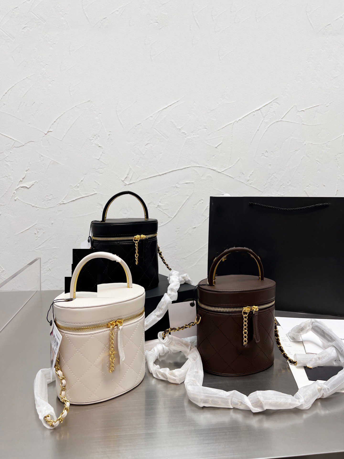 Handbag Shoulder Bag Crossbody Bucket Tote Zipper Lock Clutch Cylinder Barrel-shaped Letter Handle Purse Wallet Women Luxury Designer Bags Handbags
Handbag Shoulder Bag Crossbody Bucket Tote Zipper Lock Clutch Cylinder Barrel-shaped Letter Handle Purse Wallet Women Luxury Designer Bags Handbags