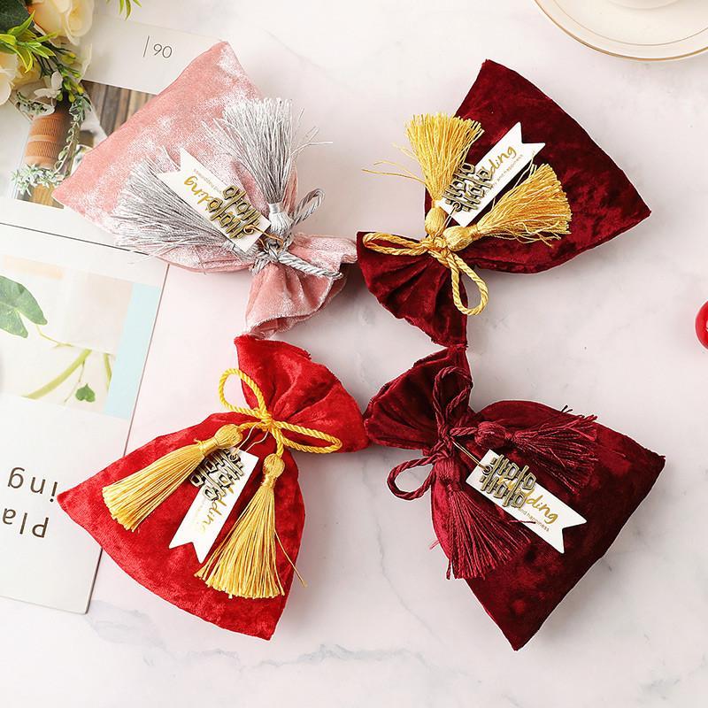 New Velvet Gift Bag with THANKS Card for Wedding Favors and Gift Christmas Party Supplies Box Jewelry Packing Bag1
New Velvet Gift Bag with THANKS Card for Wedding Favors and Gift Christmas Party Supplies Box Jewelry Packing Bag1