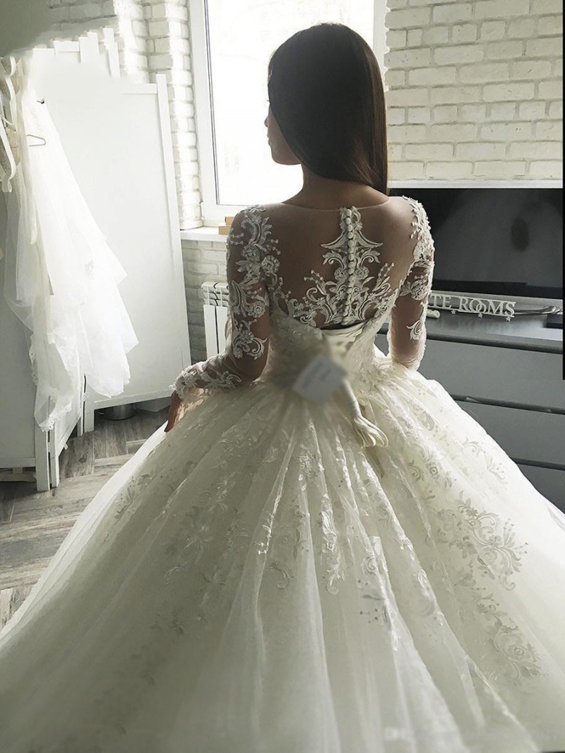2024 Arabic Dubai Ivory Lace Wedding Dresses Long Sleeves Top Illusion Appliqued Long Bridal Gowns Court Train Tulle Pleats Luxury Plus Size Bride Dre